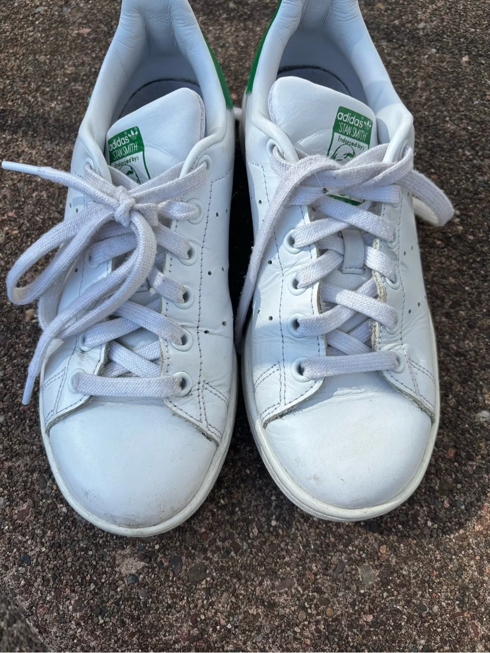 adidas Stan Smith White Sneaker with Green Heel Tab - Picture 6 of 7